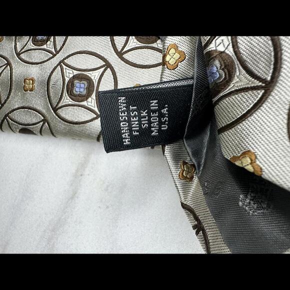 Robert Talbott Best of Class 100% silk necktie - Picture 3 of 3